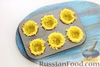 Фото приготовления рецепта: Картофельные корзинки с селедочным "кремом" - шаг №4