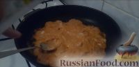 Фото приготовления рецепта: Макароны в сметанно-томатном соусе - шаг №4