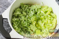 Фото приготовления рецепта: Салат из огурцов (на зиму) - шаг №5