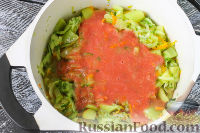 Фото приготовления рецепта: Салат из огурцов (на зиму) - шаг №7