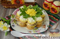 Фото приготовления рецепта: Закусочный торт-салат из крекеров, с рыбными консервами - шаг №19