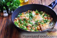 Фото приготовления рецепта: Курица, тушенная с фасолью, овощами и грибами - шаг №7