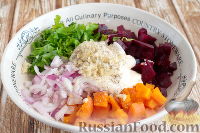 Фото приготовления рецепта: Острый салат из вареной свеклы - шаг №7