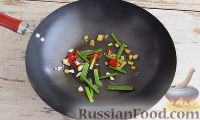 Фото приготовления рецепта: Кальмары с брокколи, в соевом соусе - шаг №3