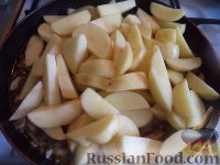 Фото приготовления рецепта: Картофель, тушенный с грибами - шаг №9