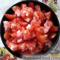 Фото приготовления рецепта: Куриный суп с помидорами - шаг №2