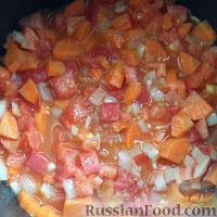 Фото приготовления рецепта: Куриный суп с помидорами - шаг №6