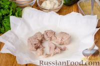 Фото приготовления рецепта: Салат с печенью трески - шаг №2