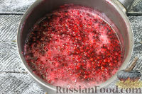 Фото приготовления рецепта: Конфитюр из красной смородины (на зиму) - шаг №5