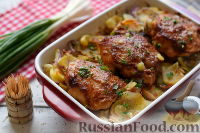 Фото к рецепту: Курица, запеченная в пикантном маринаде, с картофелем