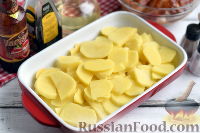 Фото приготовления рецепта: Курица, запеченная в пикантном маринаде, с картофелем - шаг №4