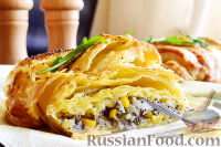 Фото приготовления рецепта: Пирог с луком, консервированной кукурузой и маком - шаг №11