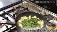 Фото приготовления рецепта: Цветная капуста с яйцами и зеленью - шаг №12