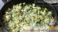Фото приготовления рецепта: Цветная капуста с яйцами и зеленью - шаг №14