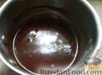 Фото приготовления рецепта: Сладкая колбаска со сметаной - шаг №4