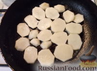 Фото приготовления рецепта: Запеканка из рубленой говядины с картофелем - шаг №5