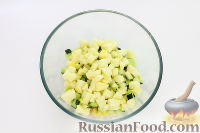 Фото приготовления рецепта: Салат с языком, овощами и яблоком - шаг №7