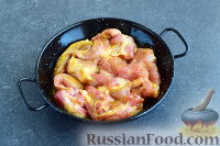Фото приготовления рецепта: Свинина, жаренная в желтках и кокосовой панировке - шаг №5