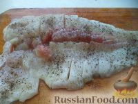 Фото приготовления рецепта: Рыба, тушенная с баклажанами - шаг №2