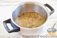 Фото приготовления рецепта: Шотландский грибной суп с овсяными хлопьями - шаг №7