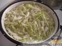 Фото приготовления рецепта: Салат с брокколи, помидорами, фетой и орехами - шаг №4