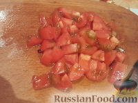 Фото приготовления рецепта: Овощной салат с брынзой и сухариками - шаг №5