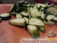 Фото приготовления рецепта: Овощной салат с брынзой и сухариками - шаг №6