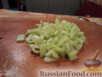 Фото приготовления рецепта: Овощной салат с брынзой и сухариками - шаг №7