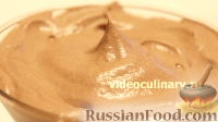 Фото к рецепту: Сливочно-шоколадный крем со сгущенкой
