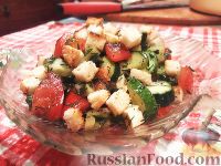 Фото к рецепту: Овощной салат с брынзой и сухариками