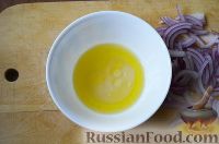 Фото приготовления рецепта: Салат "Север-Юг" с сельдью, авокадо и моцареллой - шаг №3