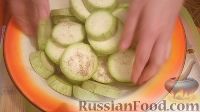 Фото приготовления рецепта: Жареные кабачки с чесноком и майонезом - шаг №2