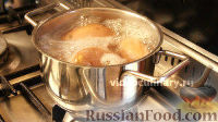 Фото приготовления рецепта: Картофельный салат с яйцами - шаг №2