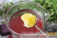 Фото приготовления рецепта: Ягодный чай с мёдом - шаг №5