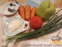 Фото приготовления рецепта: Салат с морковью, перцем и помидором - шаг №1