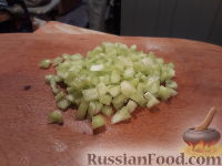 Фото приготовления рецепта: Салат с морковью, перцем и помидором - шаг №4