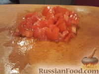 Фото приготовления рецепта: Салат с морковью, перцем и помидором - шаг №6