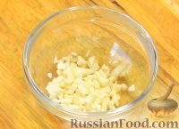 Фото приготовления рецепта: Сырный омлет-рулет - шаг №8