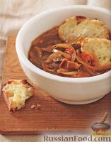 Фото к рецепту: Луковый суп с беконом и грибами