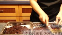 Фото приготовления рецепта: Пирог "Улитка" из слоеного теста, с курицей и грибами - шаг №10