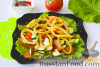 Фото к рецепту: Салат с кальмарами, овощами и красной икрой