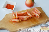 Фото приготовления рецепта: Салат с кальмарами, овощами и красной икрой - шаг №4
