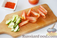 Фото приготовления рецепта: Салат с кальмарами, овощами и красной икрой - шаг №5