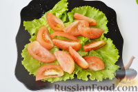 Фото приготовления рецепта: Салат с кальмарами, овощами и красной икрой - шаг №8