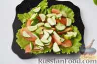 Фото приготовления рецепта: Салат с кальмарами, овощами и красной икрой - шаг №9