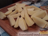 Фото приготовления рецепта: Запеченный картофель с чесноком - шаг №2