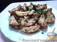Фото приготовления рецепта: Запеченный картофель с чесноком - шаг №6