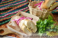 Фото к рецепту: Сендвич с тунцом и кукурузой