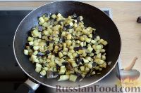 Фото приготовления рецепта: Паста с баклажановым соусом - шаг №2