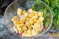Фото приготовления рецепта: Салат с крабовыми палочками и фасолью - шаг №3